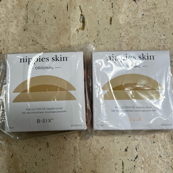 Nippies Nipple Covers for Women - 2 Pk -Sticky Adhesive Silicone Pasties A-C Cup - Picture 3 of 8